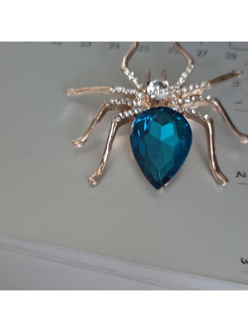 SPIDER Brooch  Simulated DIAMONDS - Picture 4 of 5